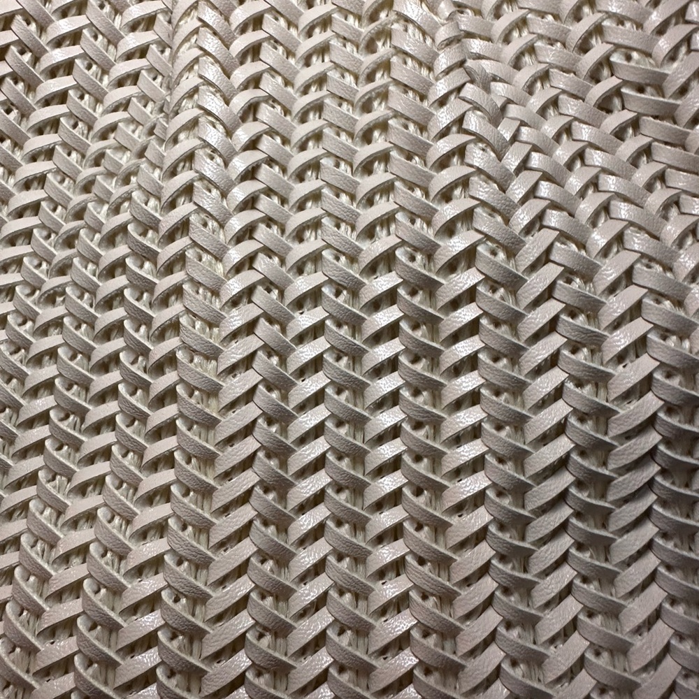 Universal Thread Weaved Shoulder Bag With Gold Ch… - image 2